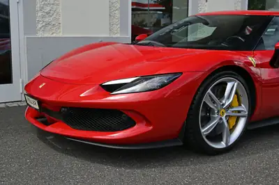 Ferrari 296 GTB 2024 — Hypercar hybride rechargeable, 830 ch et seulement 500 km — Armaturenbrett