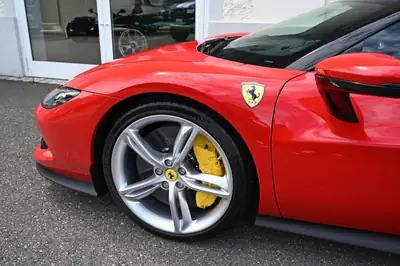 Ferrari 296 GTB 2024 — Hypercar hybride rechargeable, 830 ch et seulement 500 km — Detail
