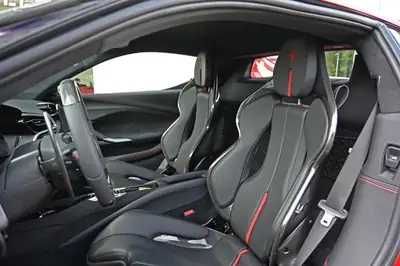 Ferrari 296 GTB 2024 — Hypercar hybride rechargeable, 830 ch et seulement 500 km — Miniatur 11