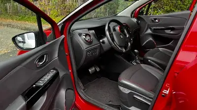 Renault Captur 1.2 T 16V Outdoor — SUV compact robuste, 52'300 km seulement — Innenraum