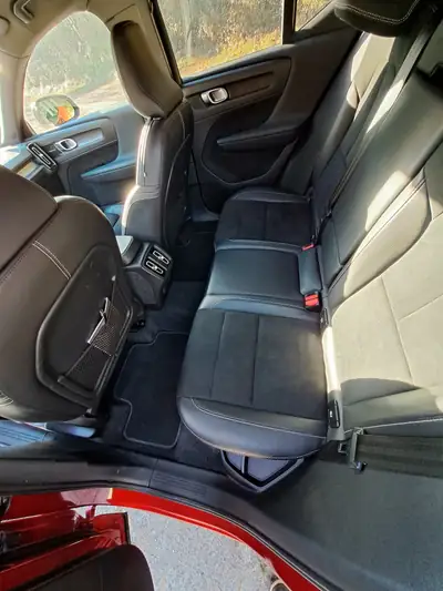 Volvo XC40 T3 R-Design — SUV compact suédois, 100'000 km, sans sinistre — cruscotto