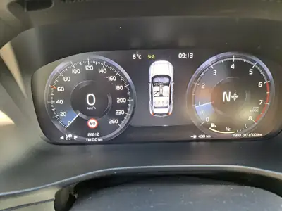 Volvo XC40 T3 R-Design — SUV compact suédois, 100'000 km, sans sinistre — Miniatura 8