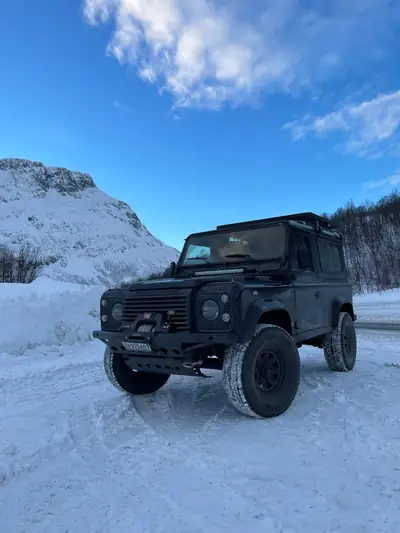 Land Rover Defender 90 CSW TD5 — Légende tout-terrain, entretien impeccable et aménagement professionnel — Thumbnail 11