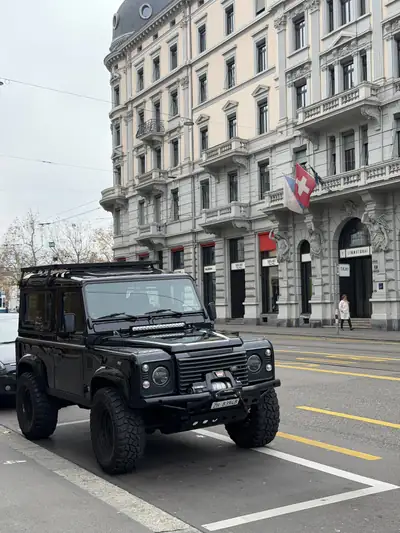Land Rover Defender 90 CSW TD5 — Légende tout-terrain, entretien impeccable et aménagement professionnel — Thumbnail 10