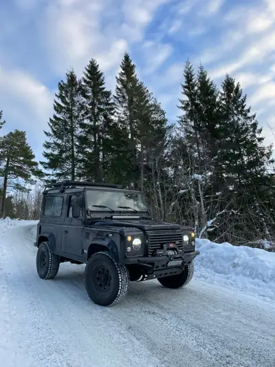 Land Rover Defender 90 CSW TD5 — Légende tout-terrain, entretien impeccable et aménagement professionnel — Thumbnail 12