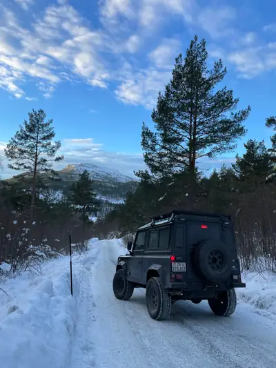 Land Rover Defender 90 CSW TD5 — Légende tout-terrain, entretien impeccable et aménagement professionnel — Thumbnail 13