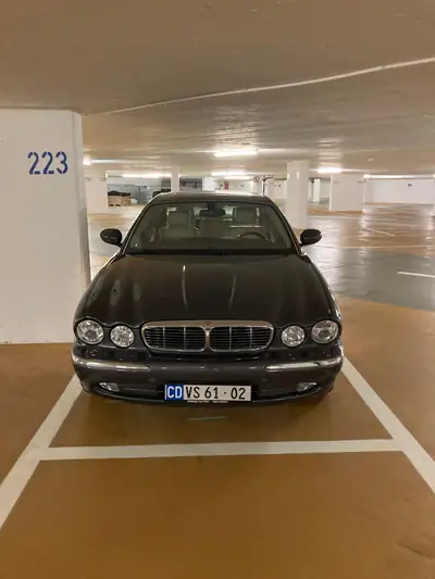 Jaguar XJ Super V8 4.2 S/C — Berline de prestige, motorisation surcompressée 396 ch — arrière