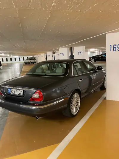 Jaguar XJ Super V8 4.2 S/C — Berline de prestige, motorisation surcompressée 396 ch — tableau de bord