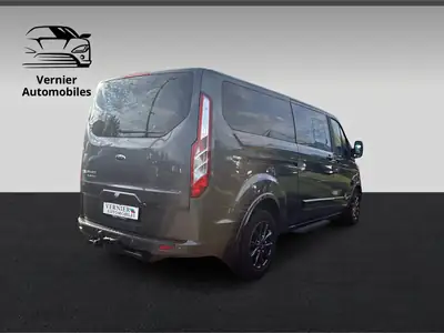 Ford Tourneo Custom 320 L2H1 Titanium X — Minibus 8 places, diesel automatique, très bon état — interior