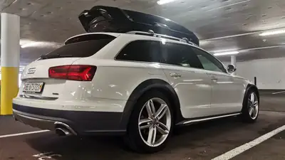 Audi A6 Allroad 3.0 TDI Quattro — Break de luxe polyvalent, 220000 km — vista posteriore