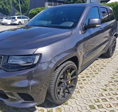 Jeep Grand Cherokee 6.2 V8 HEMI Trackhawk — 710 ch, monstre américain collector — Außenansicht