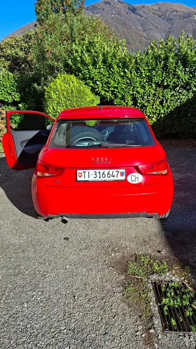 Audi A1 1.2 TFSI Attraction — Citadine dynamique, sans accident, 158 000 km — Innenraum