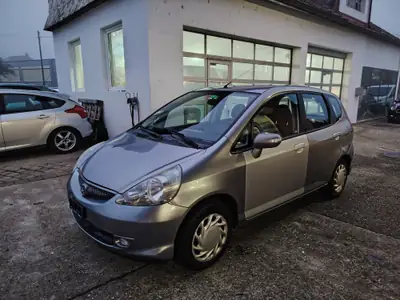 Honda Jazz 1.4i LS — Citadine polyvalente et fiable, bien entretenue — exterior view