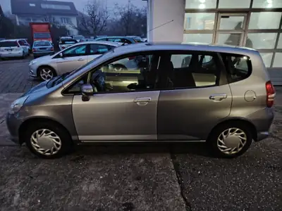 Honda Jazz 1.4i LS — Citadine polyvalente et fiable, bien entretenue — Thumbnail 7