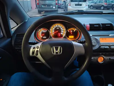 Honda Jazz 1.4i LS — Citadine polyvalente et fiable, bien entretenue — Thumbnail 10