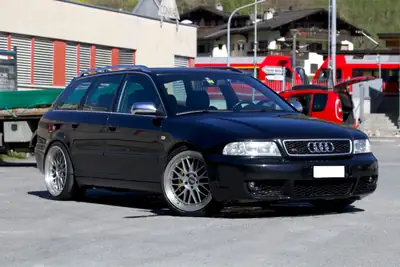 Audi S4 B5 Break 2000 — Break sportif authentique, 265 ch et transmission manuelle — exterior view
