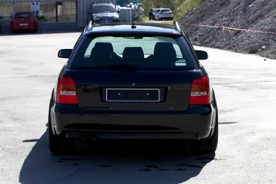 Audi S4 B5 Break 2000 — Break sportif authentique, 265 ch et transmission manuelle — side view