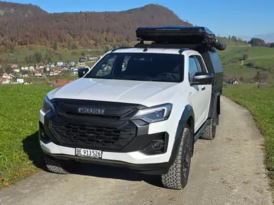 ISUZU D-MAX CrewCab Nitro Sport 4x4 — Pick-up offroad haute performance, kilométrage réduit — Seitenansicht