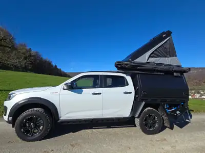 ISUZU D-MAX CrewCab Nitro Sport 4x4 — Pick-up offroad haute performance, kilométrage réduit — Heckansicht