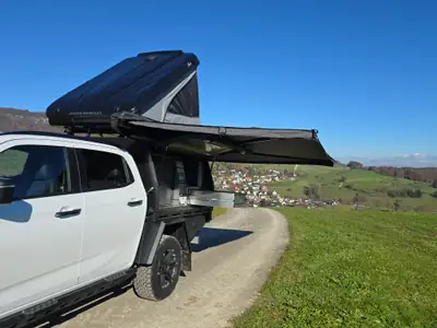 ISUZU D-MAX CrewCab Nitro Sport 4x4 — Pick-up offroad haute performance, kilométrage réduit — Innenraum