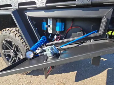 ISUZU D-MAX CrewCab Nitro Sport 4x4 — Pick-up offroad haute performance, kilométrage réduit — Miniatur 12