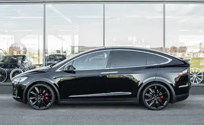 Tesla Model X 100D Performance Ludicrous+ — SUV électrique haute performance, 36'000 km — exterior view