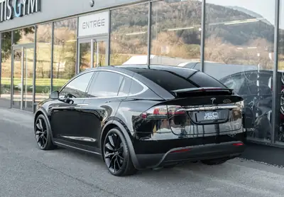 Tesla Model X 100D Performance Ludicrous+ — SUV électrique haute performance, 36'000 km — rear view