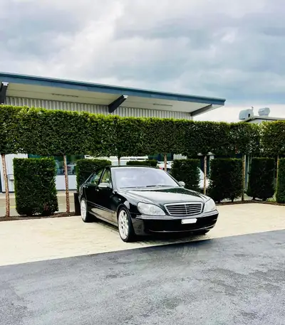 Mercedes-Benz S 500 4Matic — Berline de prestige avec transmission intégrale et 8 pneumatiques — vue extérieure