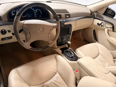 Mercedes-Benz S 500 4Matic — Berline de prestige avec transmission intégrale et 8 pneumatiques — tableau de bord
