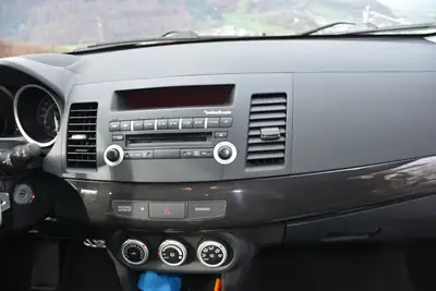 Mitsubishi Lancer Evo X GSR TC-SST — Légende sportive, 36'000 km, son Rockford Fosgate — Miniature 15
