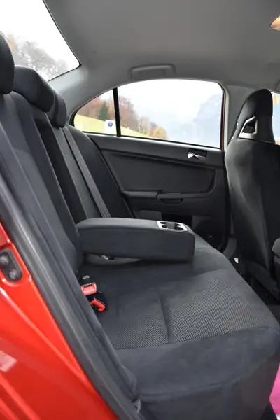 Mitsubishi Lancer Evo X GSR TC-SST — Légende sportive, 36'000 km, son Rockford Fosgate — Miniature 17
