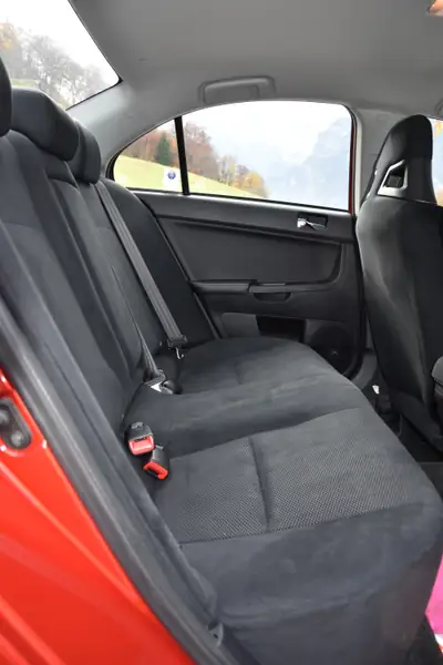 Mitsubishi Lancer Evo X GSR TC-SST — Légende sportive, 36'000 km, son Rockford Fosgate — Miniature 16