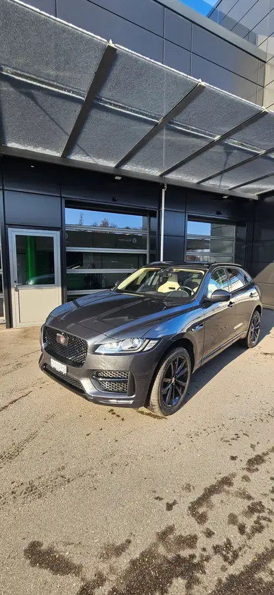 Jaguar F-PACE 30t R-Sport AWD — SUV premium 300 ch, 93'000 km seulement — vue extérieure