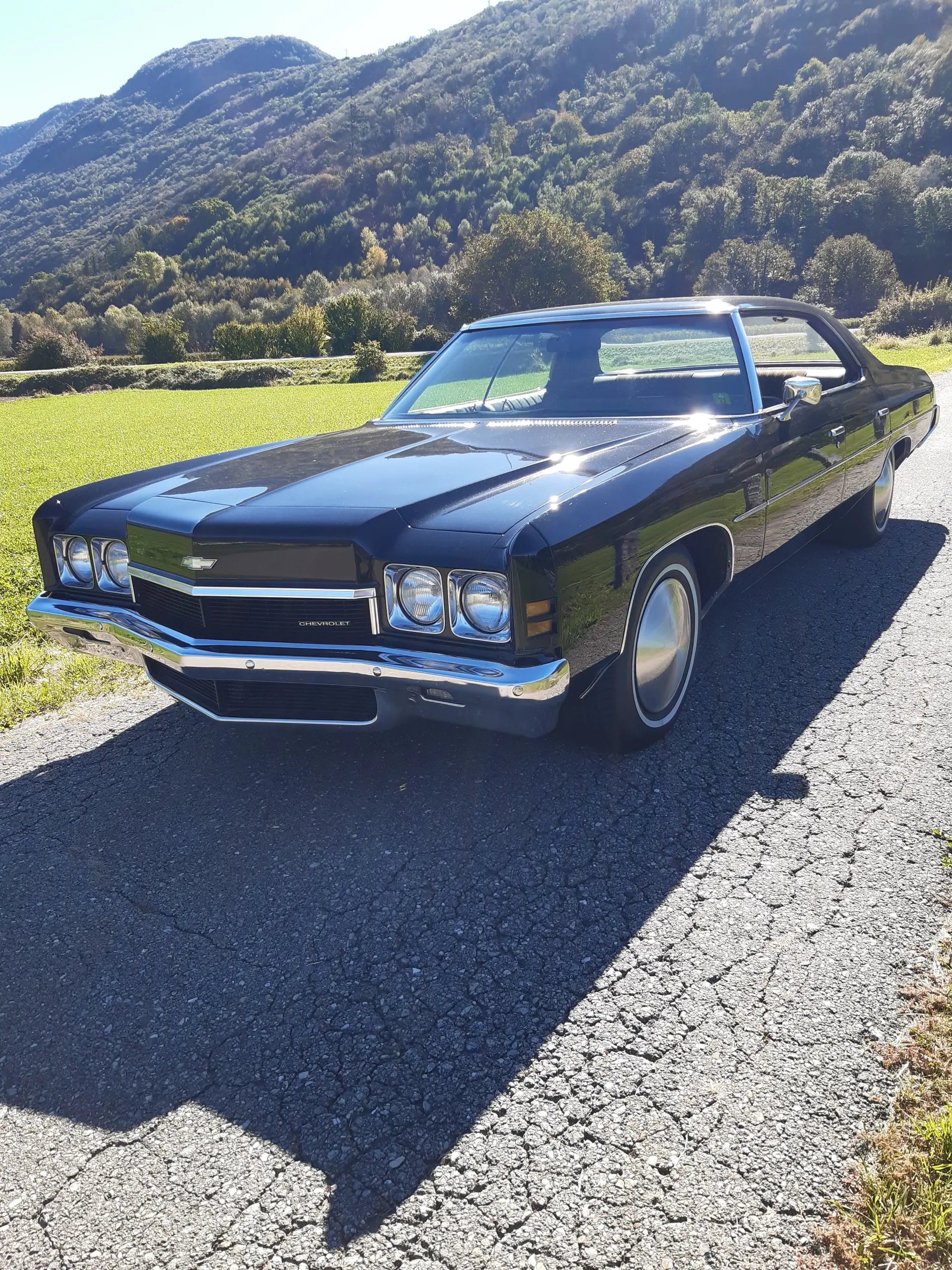 Chevrolet Impala 350 1972 — Muscle car américaine authentique, historique sans accident