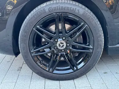 Mercedes-Benz V 300 d Swiss Edition — Monospace 7 places, motorisation diesel efficace — rear view