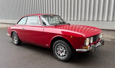 Alfa Romeo GTV 2000 — Chef-d'œuvre coupé italien de 1975, seulement 50'000 km — vue extérieure