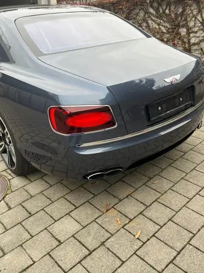 Bentley Flying Spur V8 S — Berline de prestige, 34'000 km seulement — arrière