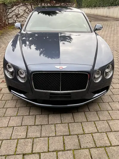 Bentley Flying Spur V8 S — Berline de prestige, 34'000 km seulement — côté
