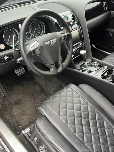 Bentley Flying Spur V8 S — Berline de prestige, 34'000 km seulement — tableau de bord