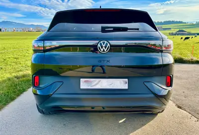 VW ID.4 GTX 77 kWh 4Motion — SUV électrique haute performance, 33 000 km seulement — vista posteriore