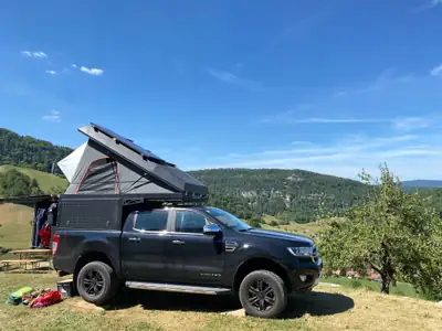 Ford Ranger Limited 2.0 Eco Blue 4x4 — Pick-up premium avec cellule Alucab camper — exterior view