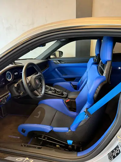 Porsche 911 GT3 2023 — Sportive pure avec Touring-Paket, 5700 km seulement — detail