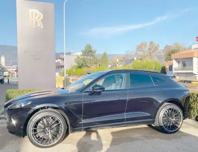 Aston Martin DBX 4.0 V8 — SUV coupé de luxe, 551 ch, 46 000 km seulement — arrière