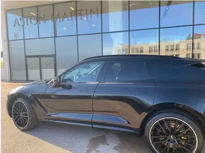 Aston Martin DBX 4.0 V8 — SUV coupé de luxe, 551 ch, 46 000 km seulement — vue extérieure
