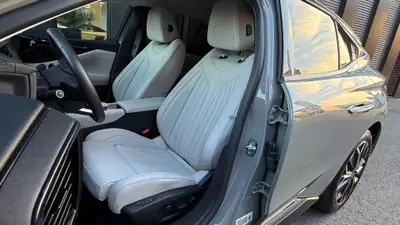 DS 4 1.6 PureTech Cross Rivoli — Élégance française et efficacité, garantie constructeur incluse — Detail