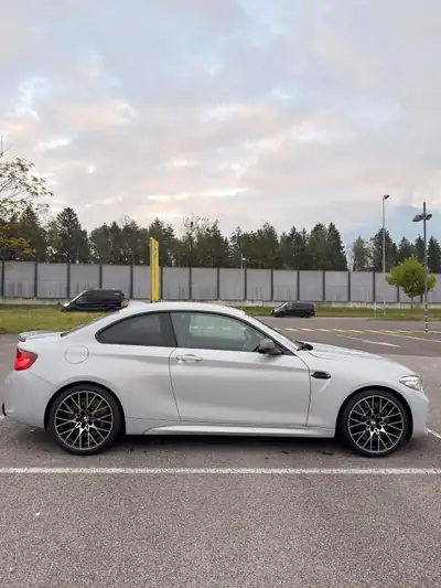 BMW M2 Competition Drivelogic — Coupé sportif 410 ch, sans accident — vista posteriore