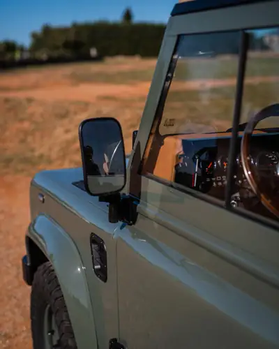 Land Rover Defender 90 SW TD5 — Légende 4x4 restaurée intégralement, cuir neuf et technologie moderne — Miniatur 10