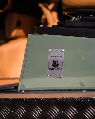 Land Rover Defender 90 SW TD5 — Légende 4x4 restaurée intégralement, cuir neuf et technologie moderne — Miniatur 12