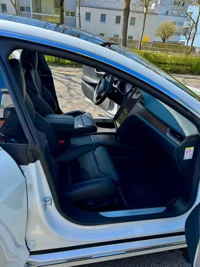 Tesla Model S 100 D Ludicrous Performance — Berline électrique haute performance, 69 890 km — Detail