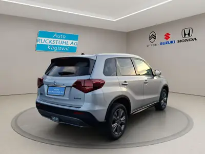 Suzuki Vitara 1.4 T Compact+ Hybrid 4x4 — SUV compact hybride, consommation maîtrisée — rear view